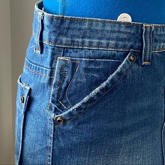 The Cove woman blue denim zipper front closure mini skirt. Size L. Pre-owned. - Picture 8 of 12